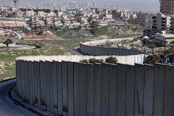 لقد تحولت الضفة الغربية إلى سجن كبير