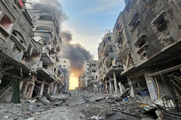 دبلوماسيون غربيون: خطة واشنطن قد تُحوّل غزة إلى "برلين جديدة" 