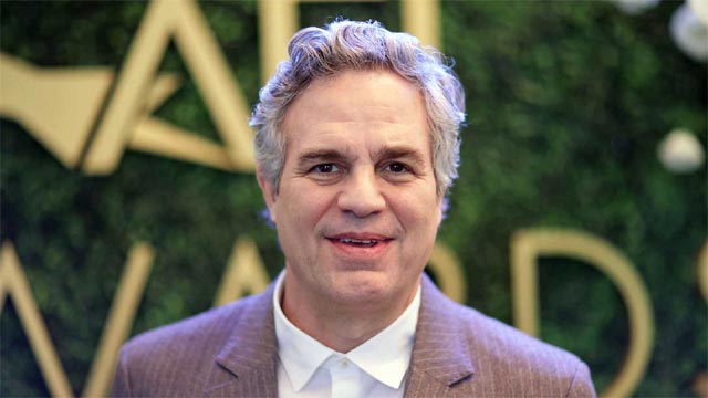 الممثل مارك روفالو يهاجم ترامب في تجمع انتخابي: "سنخرج هذا الأحمق من منصبه... وإلا سأتحول إلى هالك"