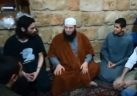 شاب برتغالي يُشهر إسلامه في مسجد الكيخيا في صيدا