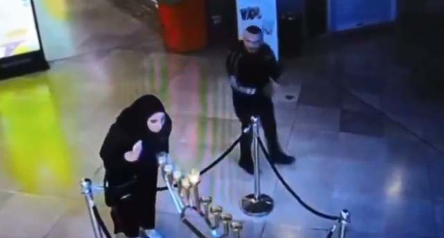 إمرأة عربية تطفيء شموع عيد الحانوكا داخل مركز تجاري بتل أبيب (خبر + فيديو)