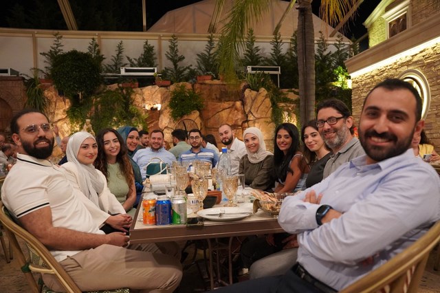 مستشفى حمود الجامعي يحتفي بخريجيه بعشاء تكريمي في أمسية عنوانها الوفاء والتميّز (خبر + 6 صور)