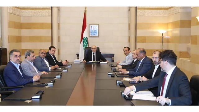 رئيس الحكومة عرض مع 8 نواب التطورات المتعلقة باقتراح قانون العفو