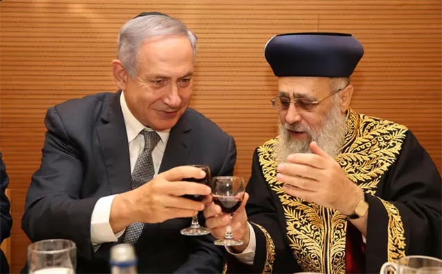 زلزال في تل أبيب.. الأب الروحي لحزب "شاس" ينقلب على نتنياهو: "كاذب لن يتوب وسندعم آيزنكوت"!