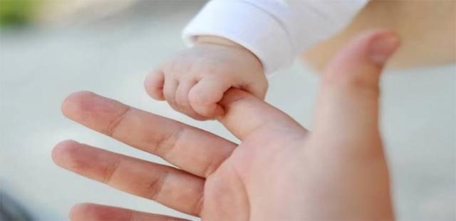 من بويضة واحدة إلى 4 طفلات.. قصة ولادة أسترالية صدمت الأطباء وأذهلت العالم