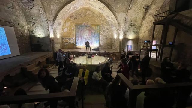 افتتاح معرض رنين في الحمام الجديد في صيدا القديمة: أكثر من 15 لوحة تستحضر ذاكرة الجنوب ومآسي الحرب