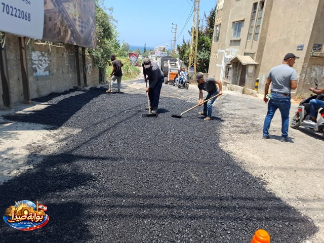 بلدية صيدا تستكمل ورشة تزفيت الشوارع وصيانة شبكات مجاري المياه والأرصفة في مختلف أحياء المدينة