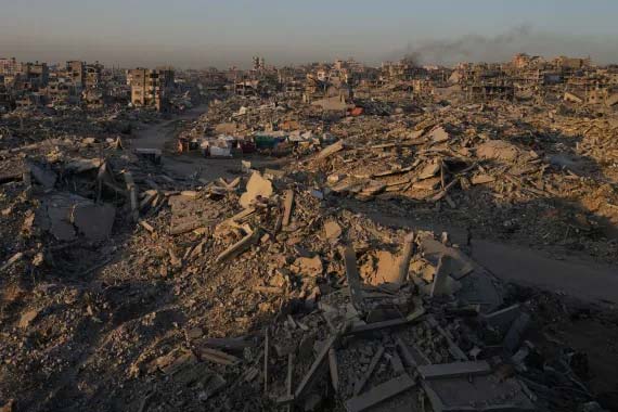 63 شهيدا بينهم 24طفلاً في القصف الإسرائيلي على قطاع غزة.. و حماس تعلن إرجاء تسليم جثة رهينة