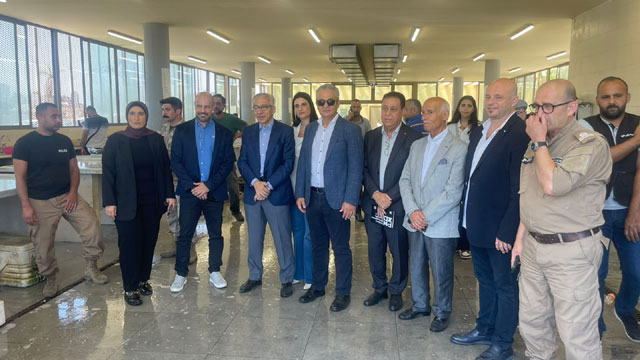 الوزير بساط تفقد غرفة التجارة والصناعة والزراعة في صيدا والجنوب وجال في سوق السمك وميناء الصيادين وسوق صيدا التجاري
