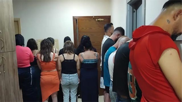 توقيف 18 شخصًا بينهم مالك فندق وفتيات بجرم تسهيل وممارسة الدعارة