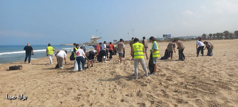 بلدية صيدا تشارك في حملة تنظيف الشاطئ والبحر التي نظمتها جمعية SWIM (خبر + 6 صور)