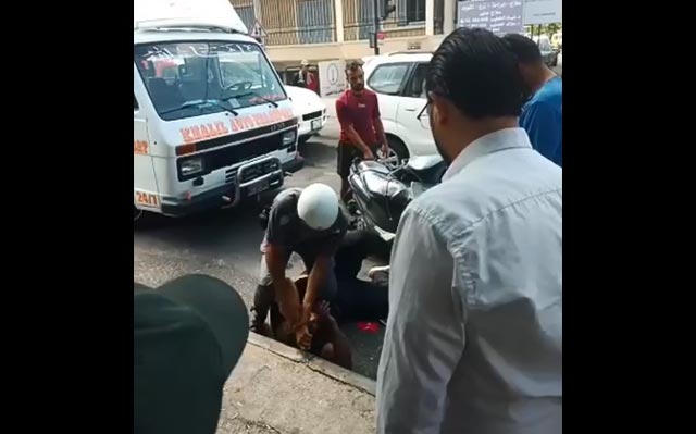 شرطي دراج يعتدي على سائق دراجة نارية في صيدا