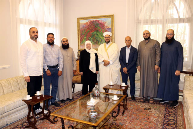 بهية الحريري تستقبل وفد "المبادرة الصيداوية لإقرار قانون العفو العام ورفع المظلومية"