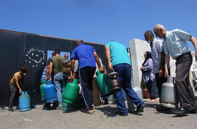 التصعيد الإقليمي يفاقم مخاوف الفلسطينيين ويزيد الضغوط الاقتصادية