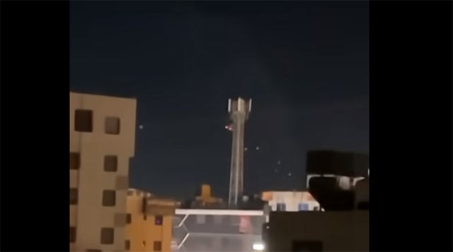 تصعيد عسكري حاد في الخليج ومحيطه.. تدمير ناقلات نفط واستهداف قواعد ومواجهة مباشرة بين واشنطن وطهران