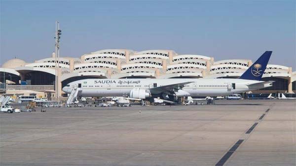 السعودية اعترضت صواريخ إيرانية استهدفت مطار الرياض وقاعدة جوية عسكرية